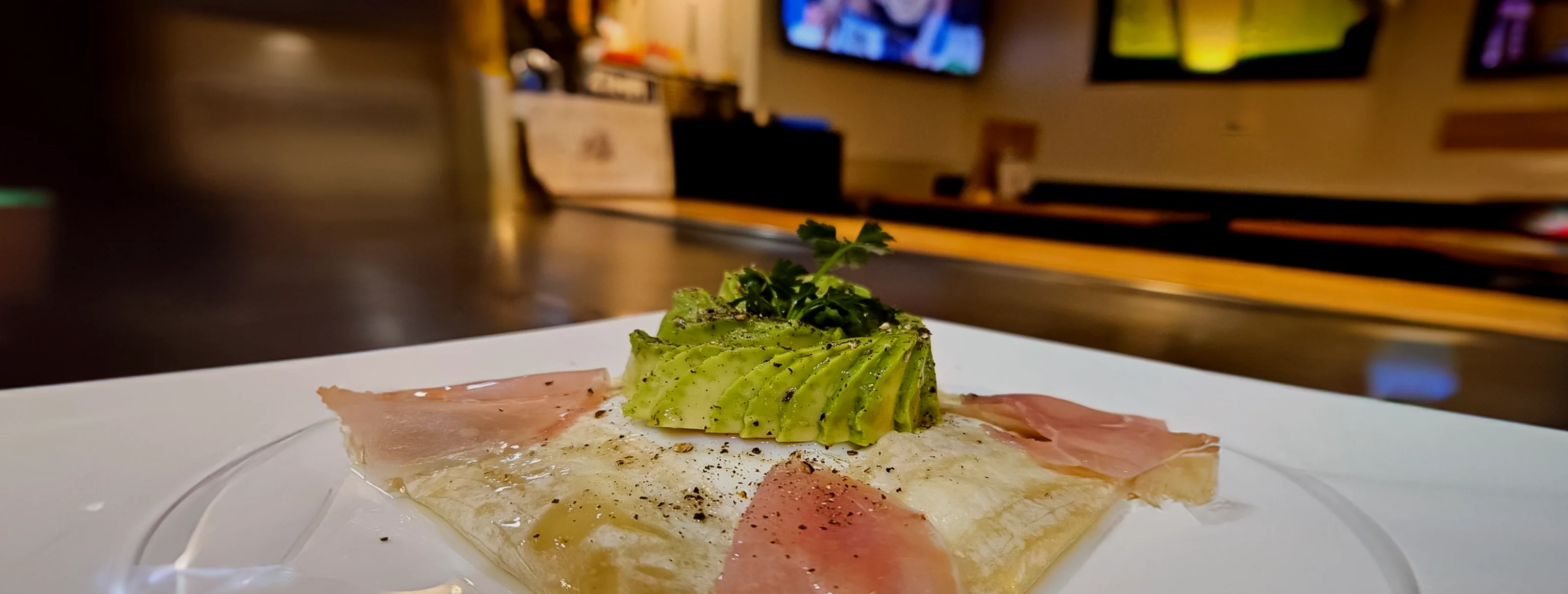 鉄板焼居酒屋 縁 -ENISHI- 公式サイト｜鷺沼の鉄板焼き居酒屋です の「たまごとベーコンのガレット」